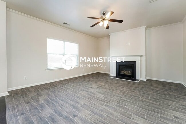 Building Photo - 4 Bedroom Pet-Friendly Home in Union City, GA with Main Street Renewal