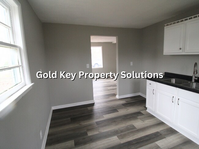 Building Photo - 2 BR 1 BA Eastside House with All New Flooring and Paint (SECTION 8 APPROVED)