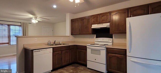 Building Photo - 200 Evelyndale Dr