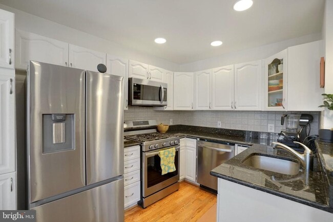 Building Photo - 4655 Lambert Dr