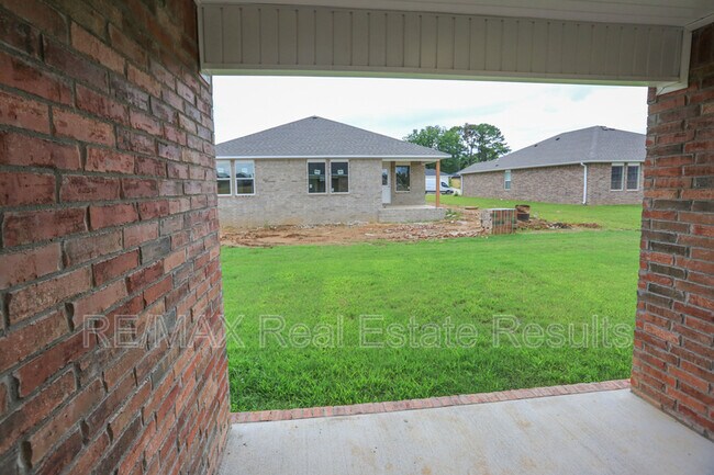 Building Photo - 203 Collie Ave