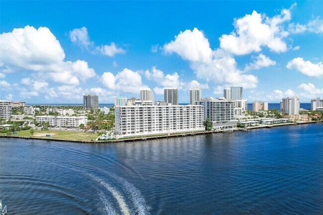 Building Photo - 511 Bayshore Dr