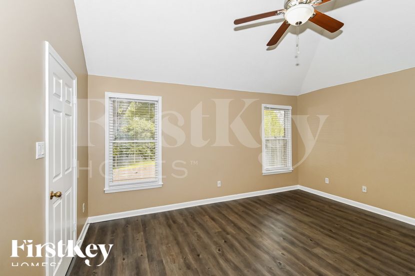 Building Photo - 844 Tropicana Dr E