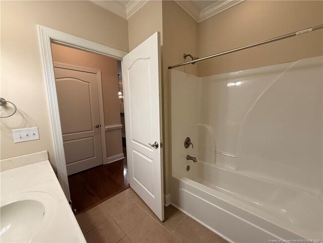 Building Photo - 185 Gallery Dr