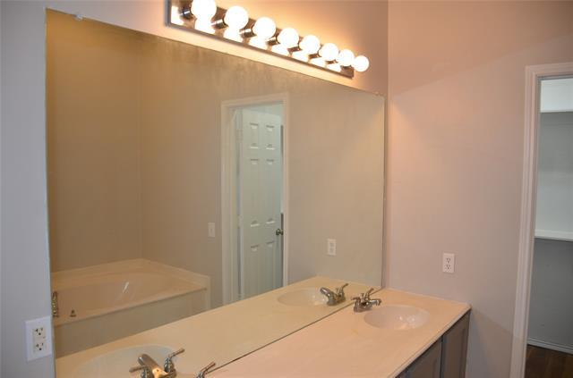 Building Photo - 4722 Park Bend Dr