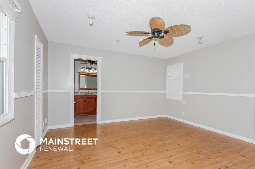 Building Photo - 6846 SE Raintree Ave