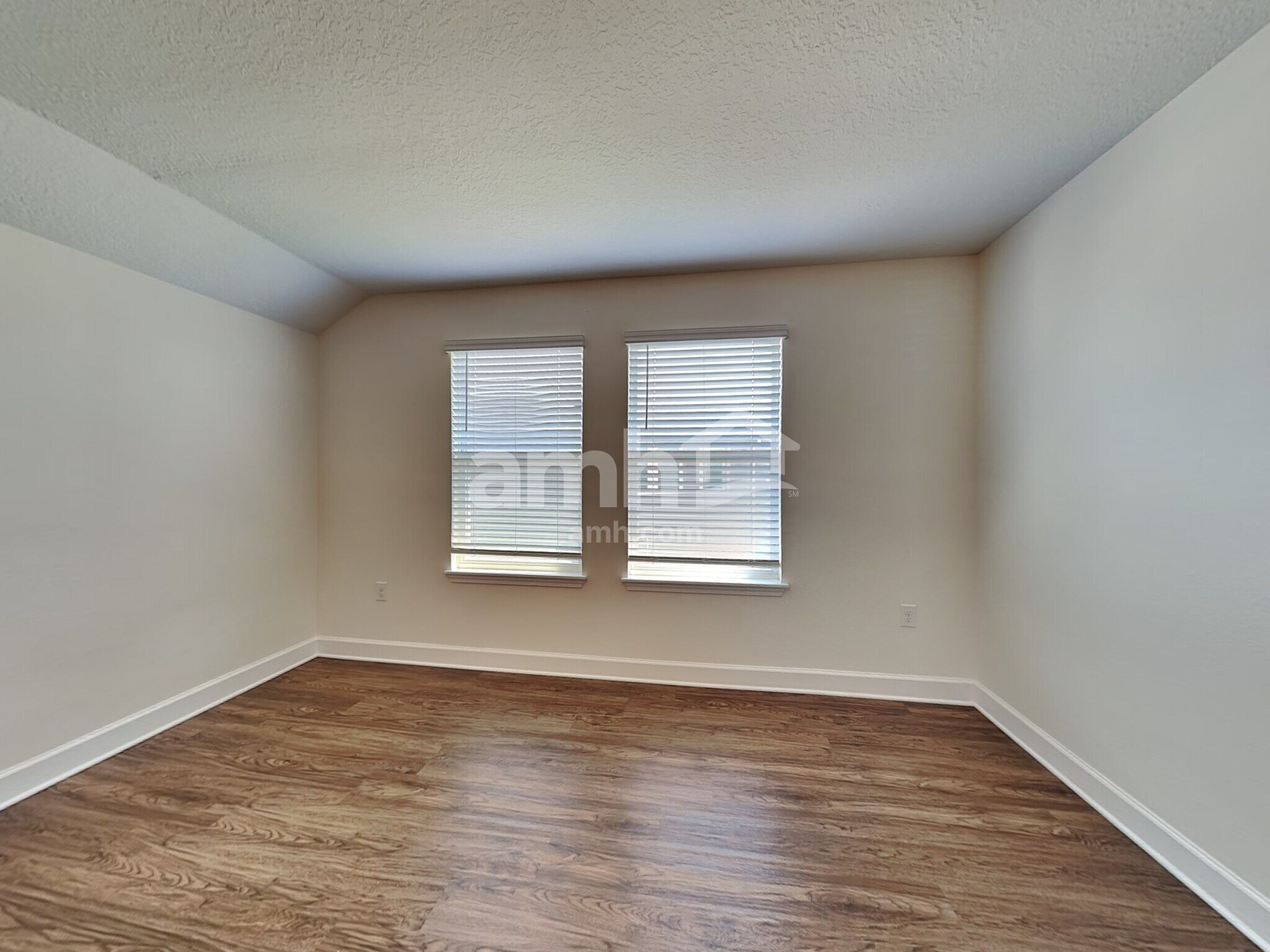 Building Photo - 341 Pine Terrace Dr