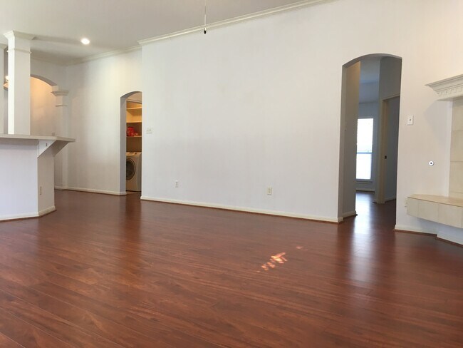 Building Photo - Beautiful 3/2 in Scofield Farms