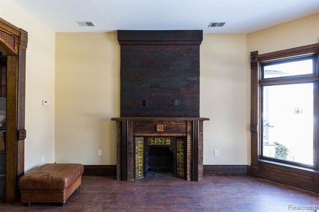 Building Photo - 4305 Trumbull Ave