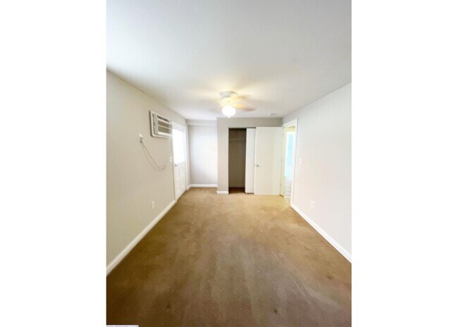 Building Photo - 566 Lowell Ave