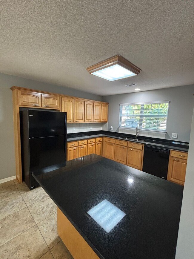 Building Photo - 221 Stirling Bridge Dr