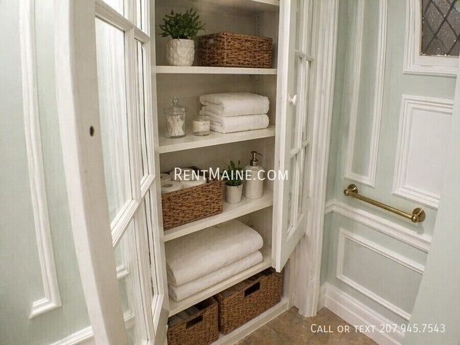 Building Photo - 97 Broadway