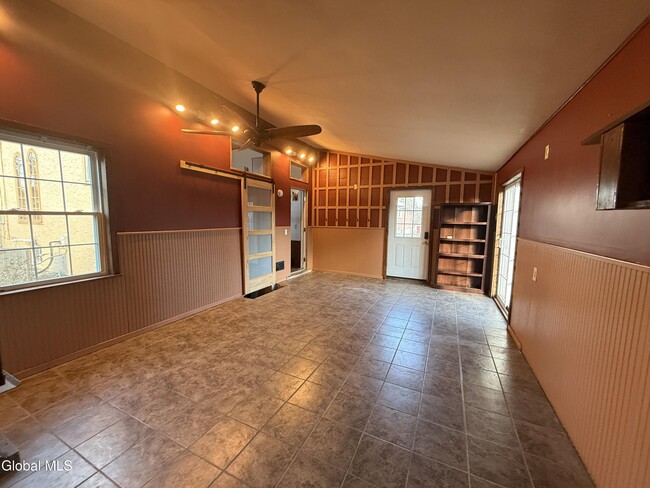 Building Photo - 152 E State St