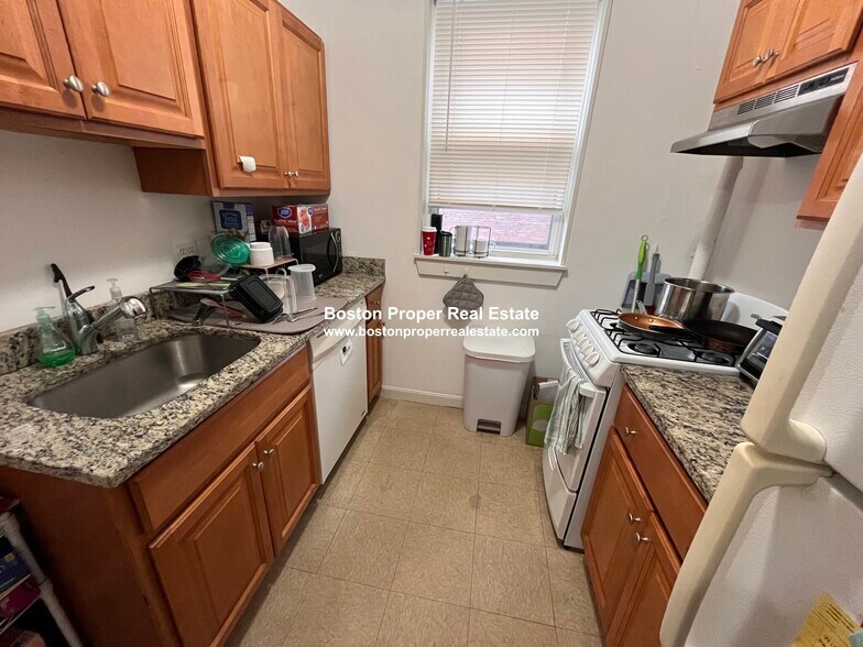 Building Photo - 50 Charlesgate E