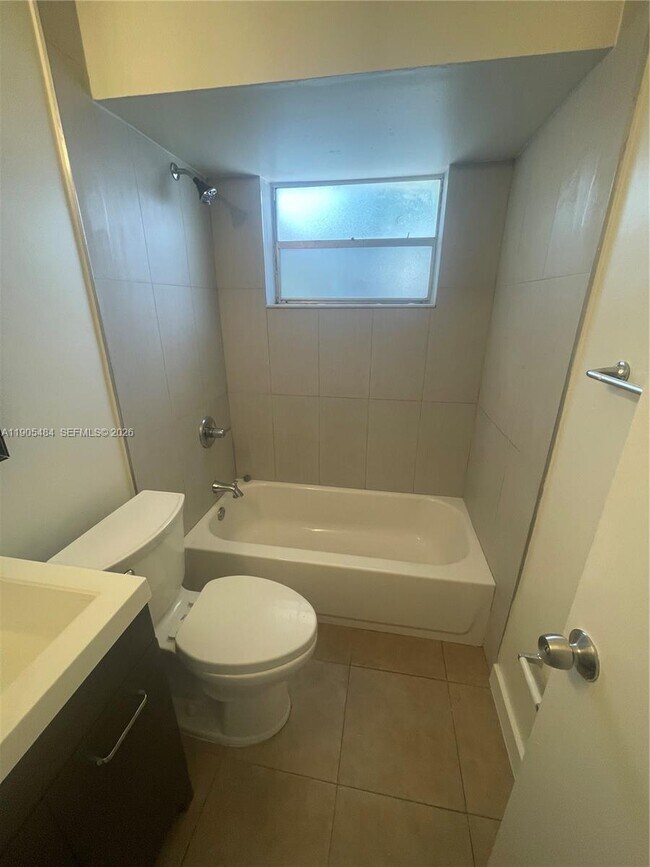 Building Photo - 2884 SW 19th Pl