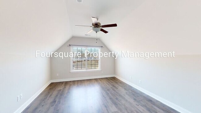 Building Photo - 3-Bed Home with Bonus Room, Home Office , Screened Porch  and Community Pool!