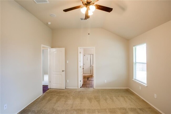 Building Photo - 1200 Rainbow Parke Dr