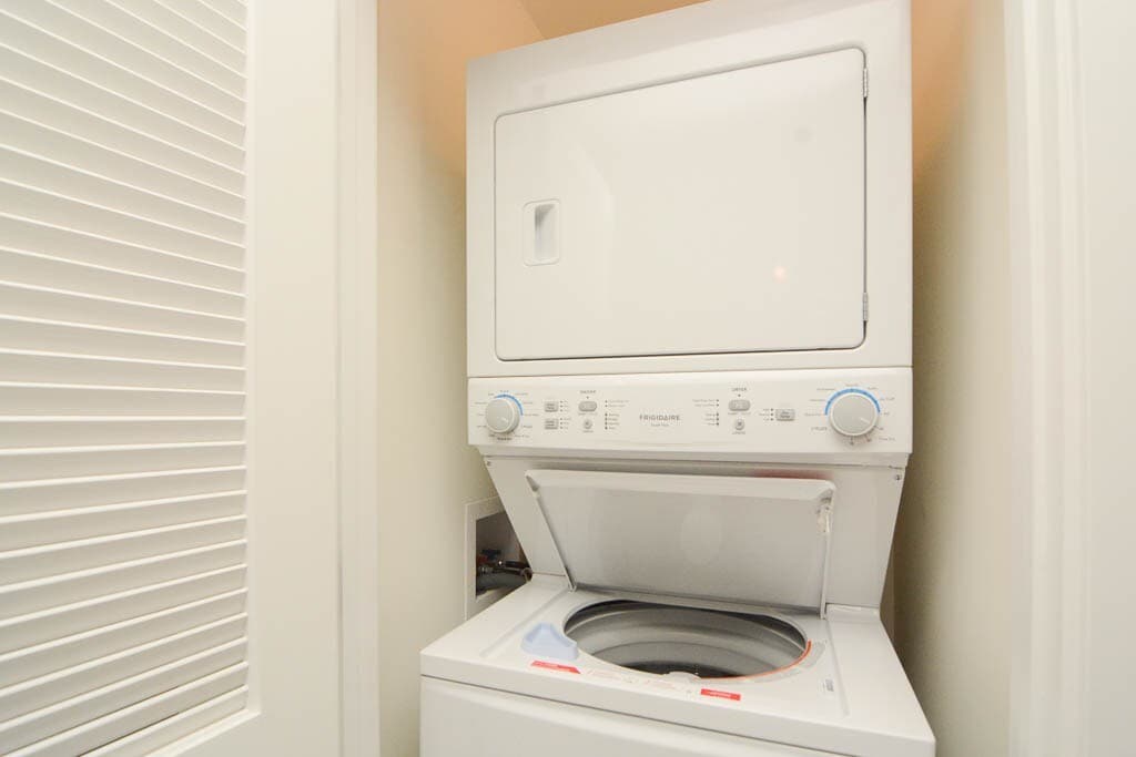 Building Photo - 1147 Maple Ave