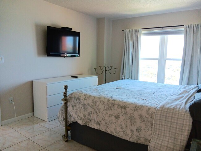 Building Photo - Stunning views, great amenities for 55+ re...