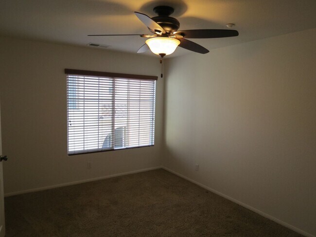 Building Photo - Rancho Coronado / Discovery Hills San Marcos Townhome- CSUSM Close