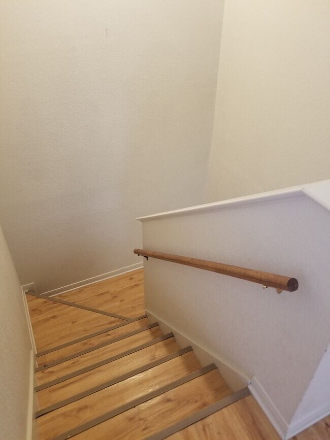 Building Photo - Two Bedrooms Plus Loft