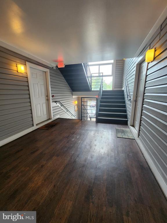 Building Photo - 10 Greystone Ct