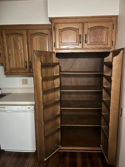 Building Photo - 2137 Versailles Village Pl