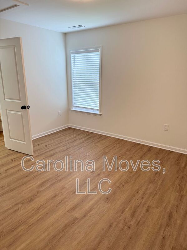 Building Photo - 322 Brown Ave