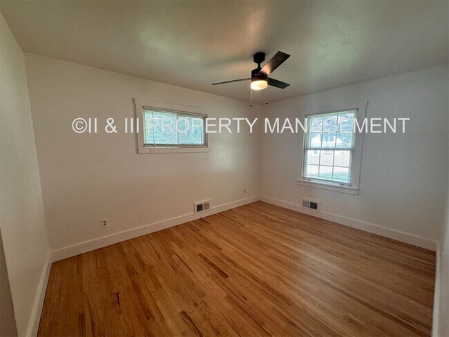 Building Photo - 5215 N Wayne Ave