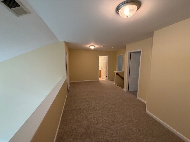 Building Photo - 232 Hadley Commons Dr