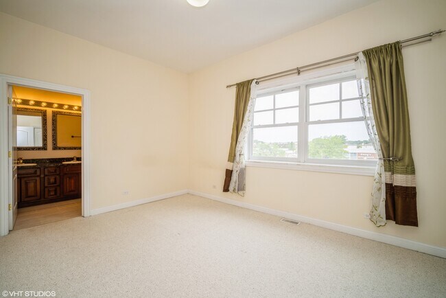 Building Photo - 755 Milwaukee Ave