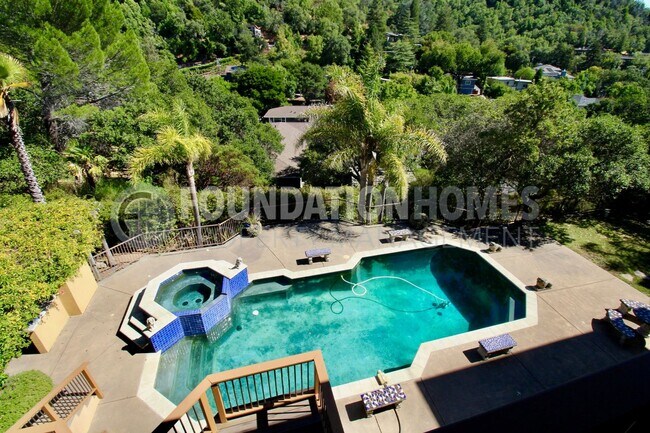 Building Photo - Architecturally Stunning Custom Estate wit...
