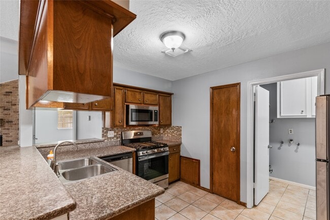 Building Photo - 710 Cascade Creek Dr