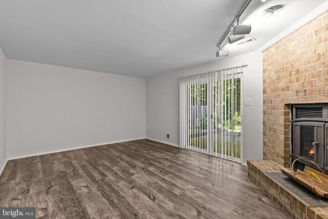 Building Photo - 11861 New Country Ln