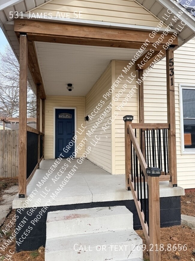 Building Photo - 531 James Ave SE