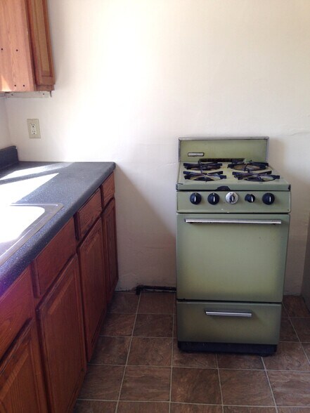 Building Photo - 864 Chalker St