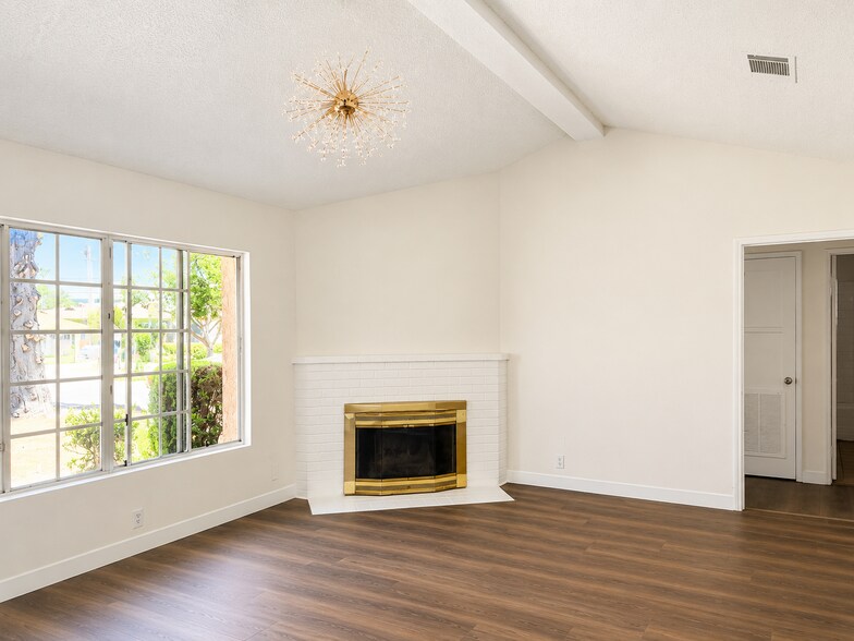 Building Photo - 1841 S Sierra Vista Ave