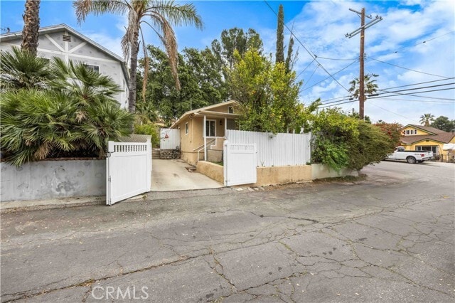 Primary Photo - 10106 Gish Ave