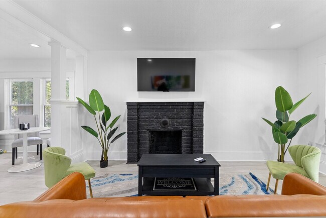 Building Photo - 316 E Amelia St