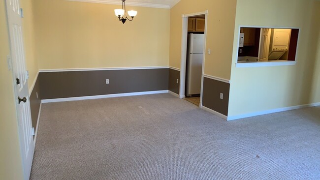Building Photo - Top Floor Condo with Fireplace and Open Fl...