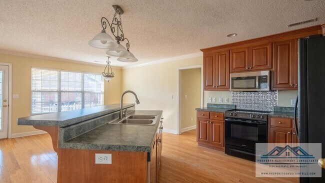 Building Photo - 5002 Blakemore Dr SE