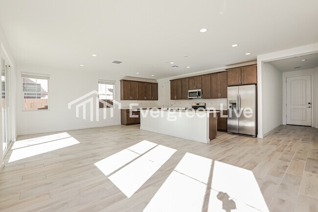 Building Photo - 10135 E Ulysses Ave