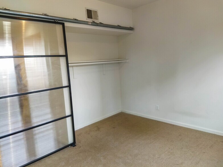 Large Closet - 514 Saint Paul St