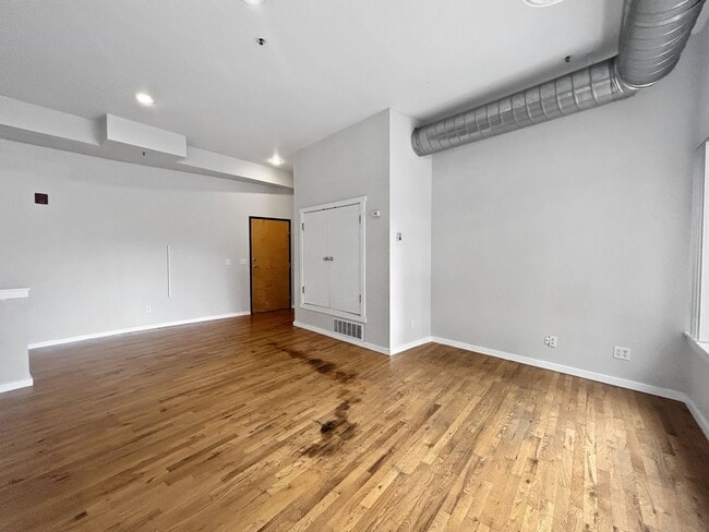 Building Photo - $0 DEPOSIT OPTION. 2 BED 2.5 BATH CONDO AT STUDIO 70 IN DENVER'S GOLDEN TRIANGLE. PARKING INCLUDED!