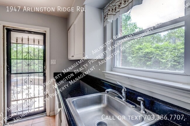 Building Photo - 1947 S Arlington Ridge Rd