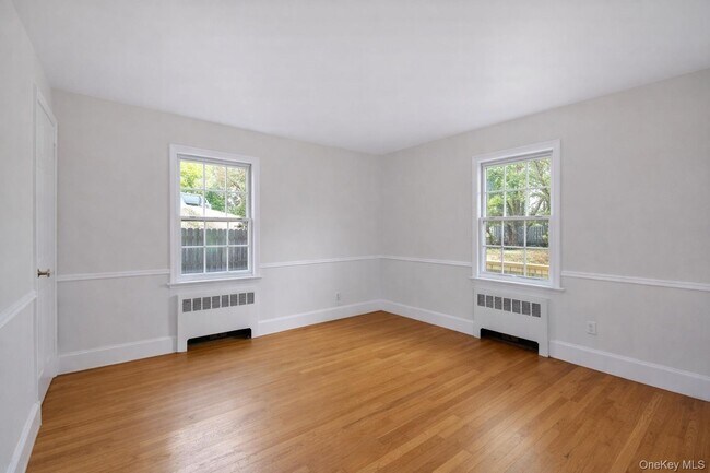 Building Photo - 474 N Bedford Rd