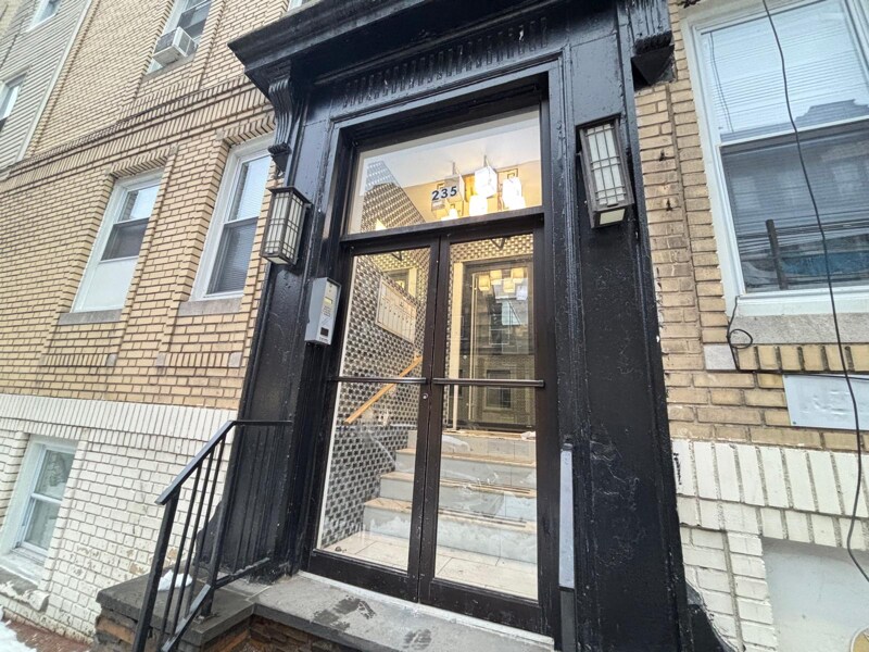 Building Photo - 235 56th St