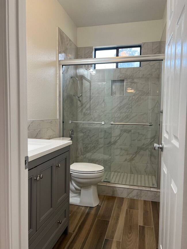 Building Photo - Beautiful Family Home