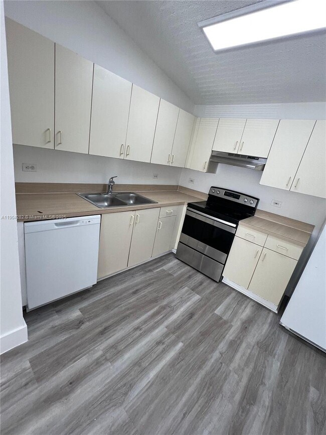 Building Photo - 3650 N 56th Ave