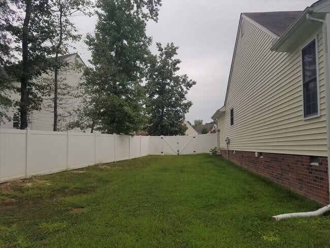 Building Photo - Beautiful transitional 4 bedroom brick rancher on quiet street just off of Hull Street/Genito Roa...